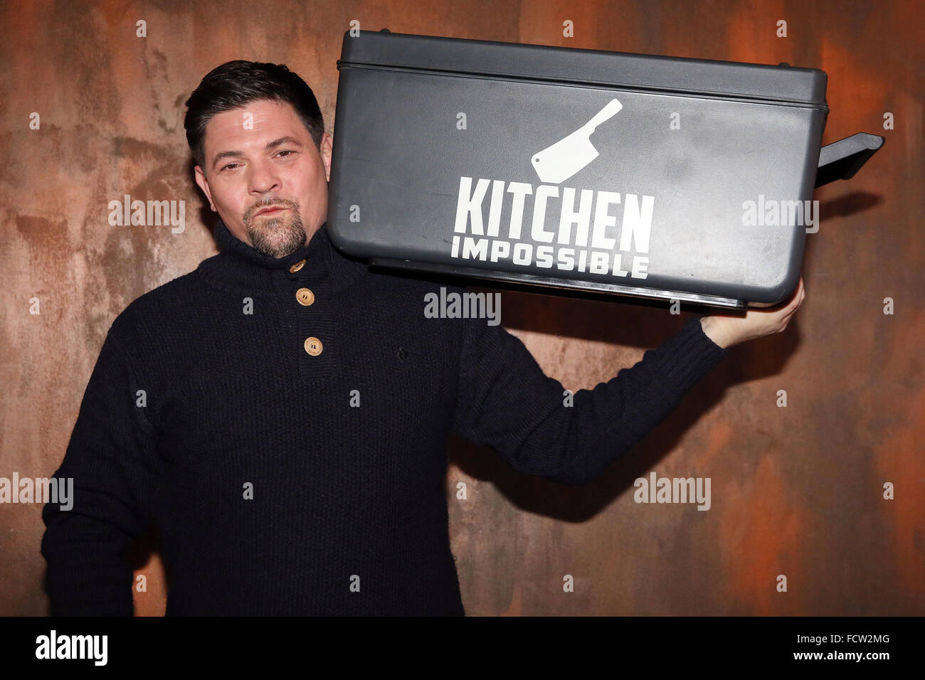 Hamburg, Germany. 25th Jan, 2016. TV chef Tim Maelzer poses during a photo call at the restaurant 'Bullerei' in Hamburg, Germany, 25 January 2016. German television channel Vox presented six new episodes of the cooking show 'Kitchen Impossible'. Photo: Bodo Marks/dpa/Alamy Live News Stock Photo