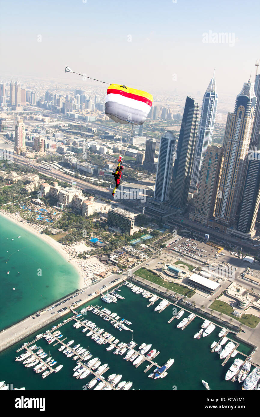 Parachute landing fall hires stock photography and images Alamy