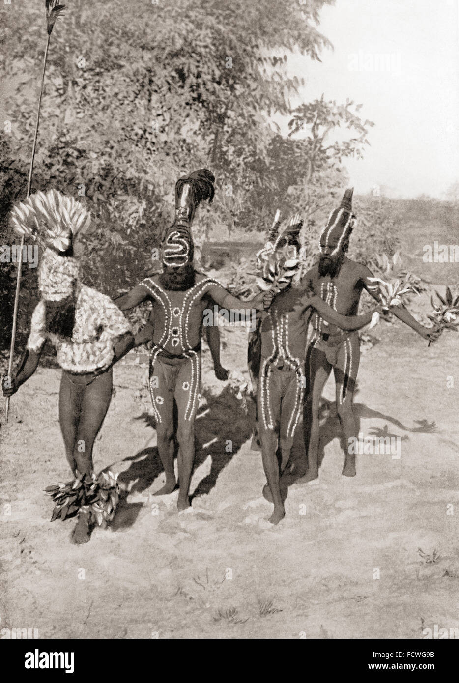 Australian aborigines costume hi-res stock photography and images - Alamy