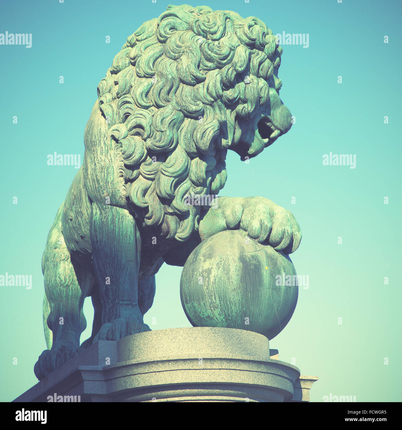 Lion statue royal palace High Resolution Stock Photography and Images