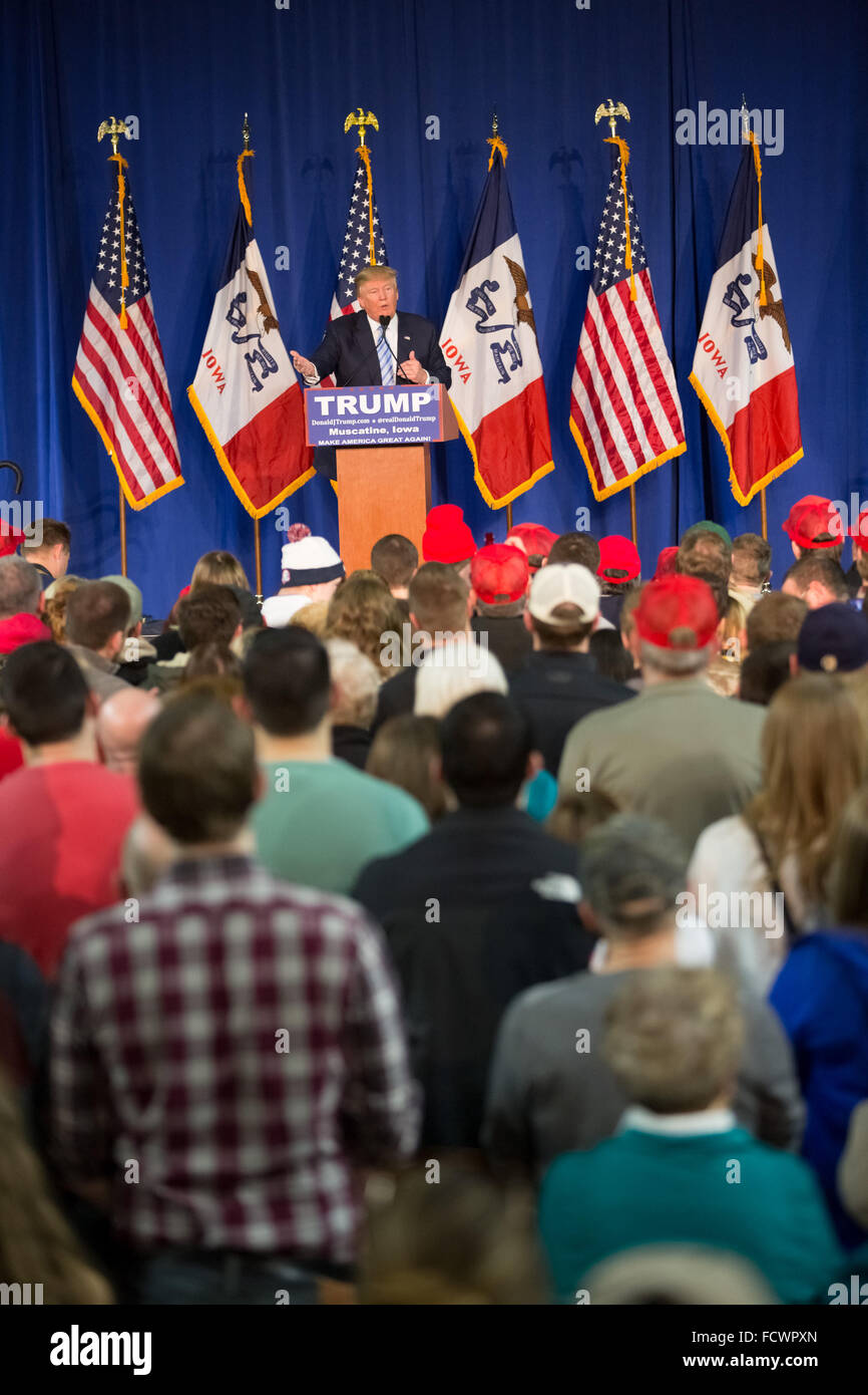 Muscatine, Iowa, USA. 24th Jan, 2016. Donald Trump, Republican candidate for President of the United States, addresses the crowd during a campaign stop at Muscatine High School in Muscatine, Iowa on Sunday. © Bryce Vickmark/ZUMA Wire/Alamy Live News Stock Photo