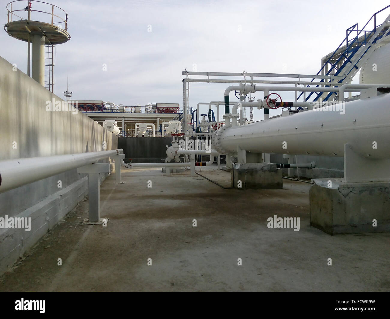 Heat exchanger in a refinery Stock Photo - Alamy