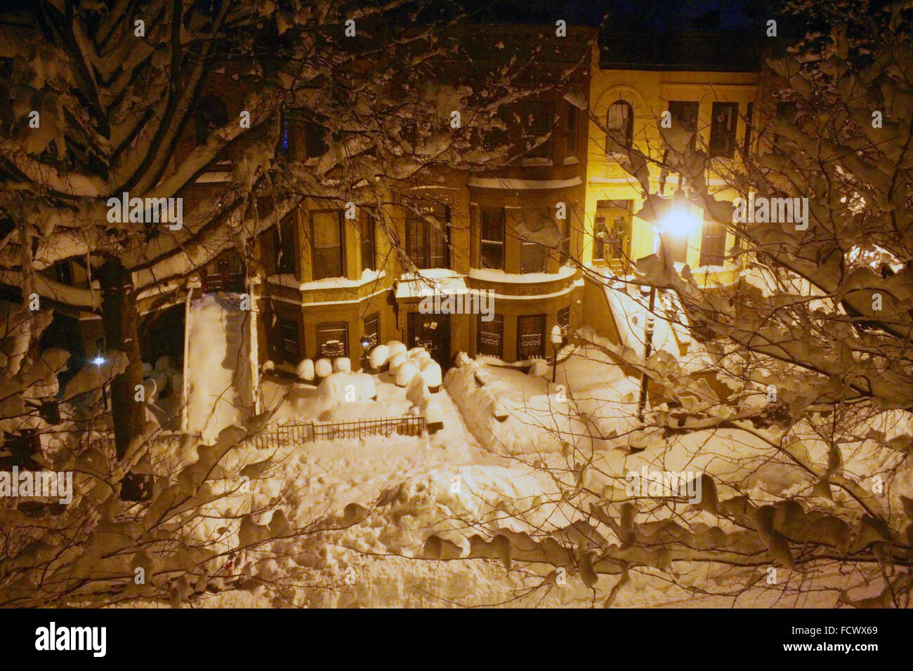 jonas snow covered street brooklyn park slope brownstones Stock Photo