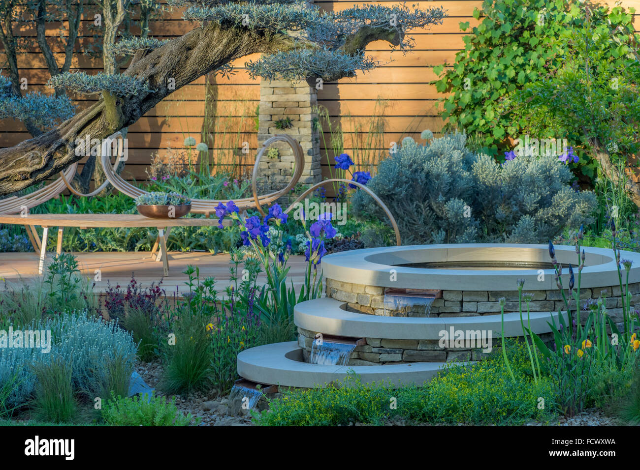 Royal Bank of Canada Garden designed by Matthew Wilson . RHS Chelsea