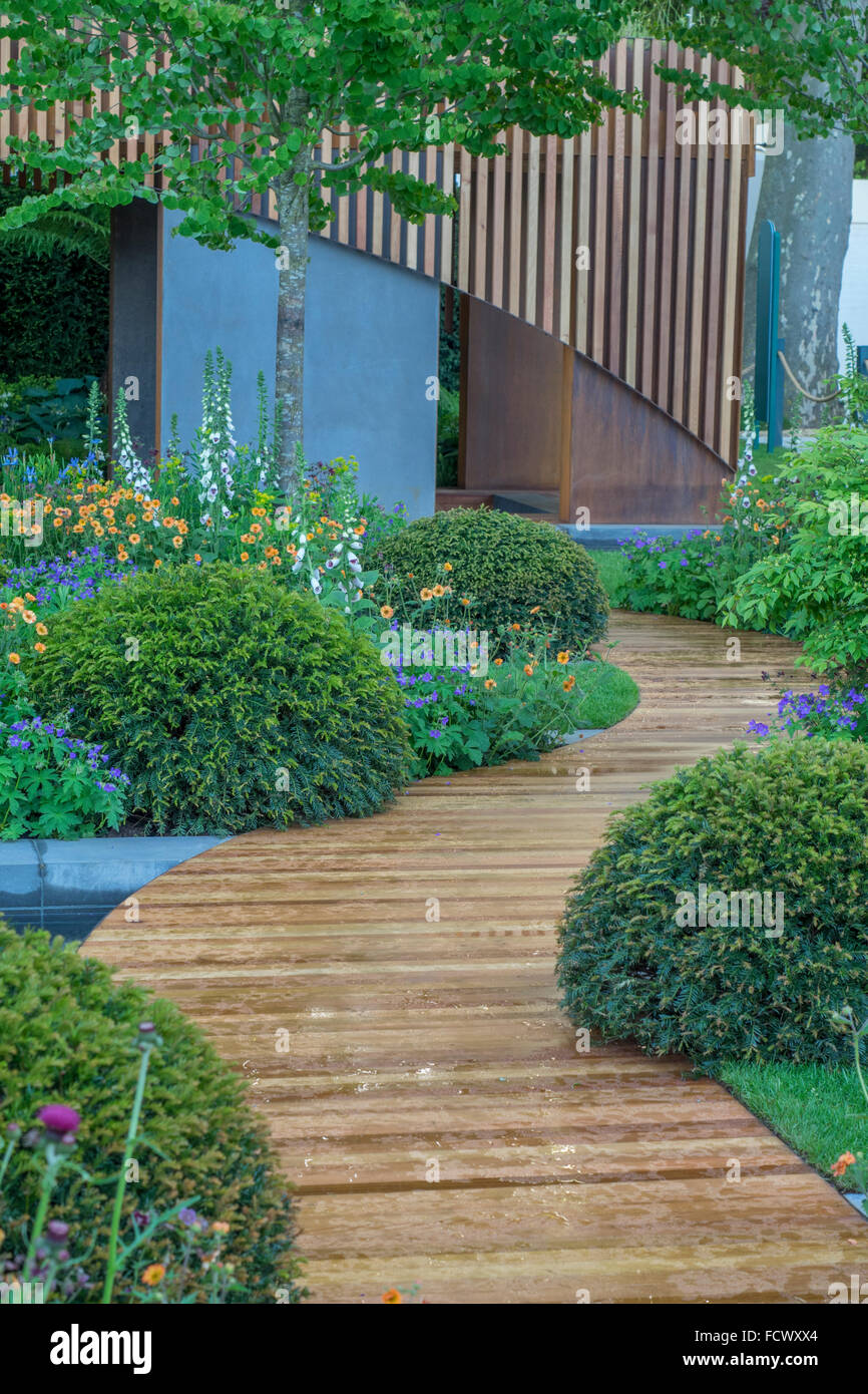 The Homebase garden Urban retreat designed by Adam Frost. RHS Chelsea