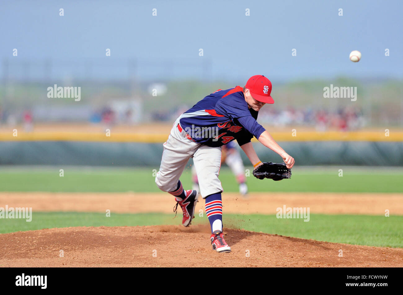 Male pitcher pitching on mound hi-res stock photography and images - Alamy