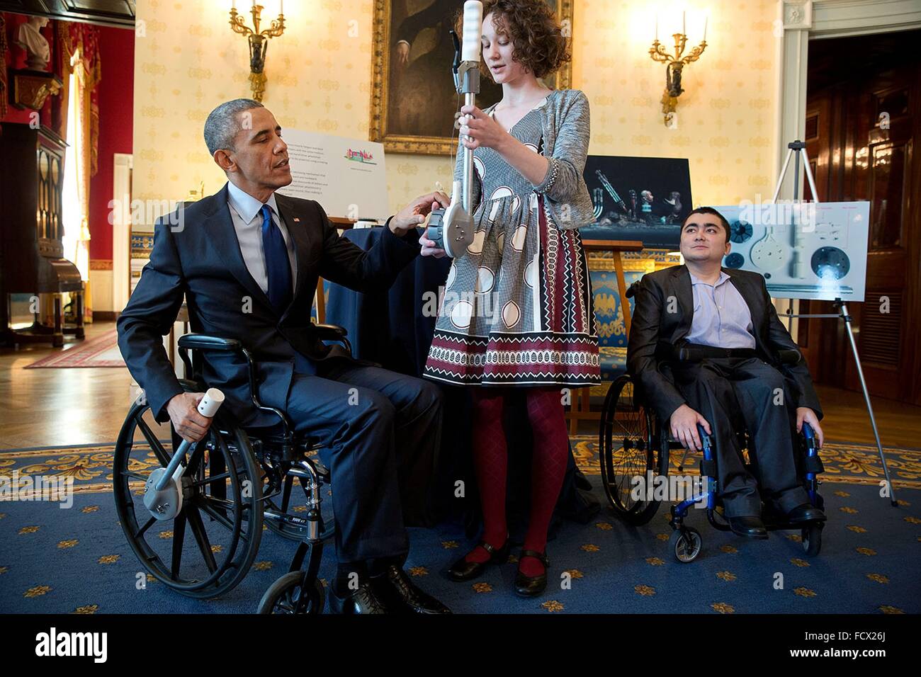 U.S. President Barack Obama speaks with Mohammed Sayed, right, and Kaitlin  Reed during the White House Science Fair in the Blue Room of the White  House March 23, 2015 in Washington, DC.