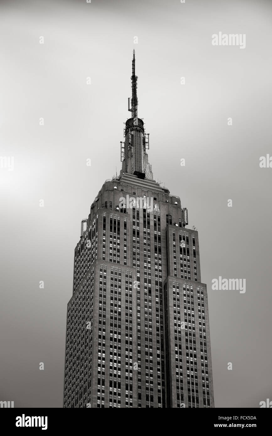 Black & White vertical view of the Empire State Building, Art Deco style skyscraper. Midtown, Manhattan, New York City Stock Photo