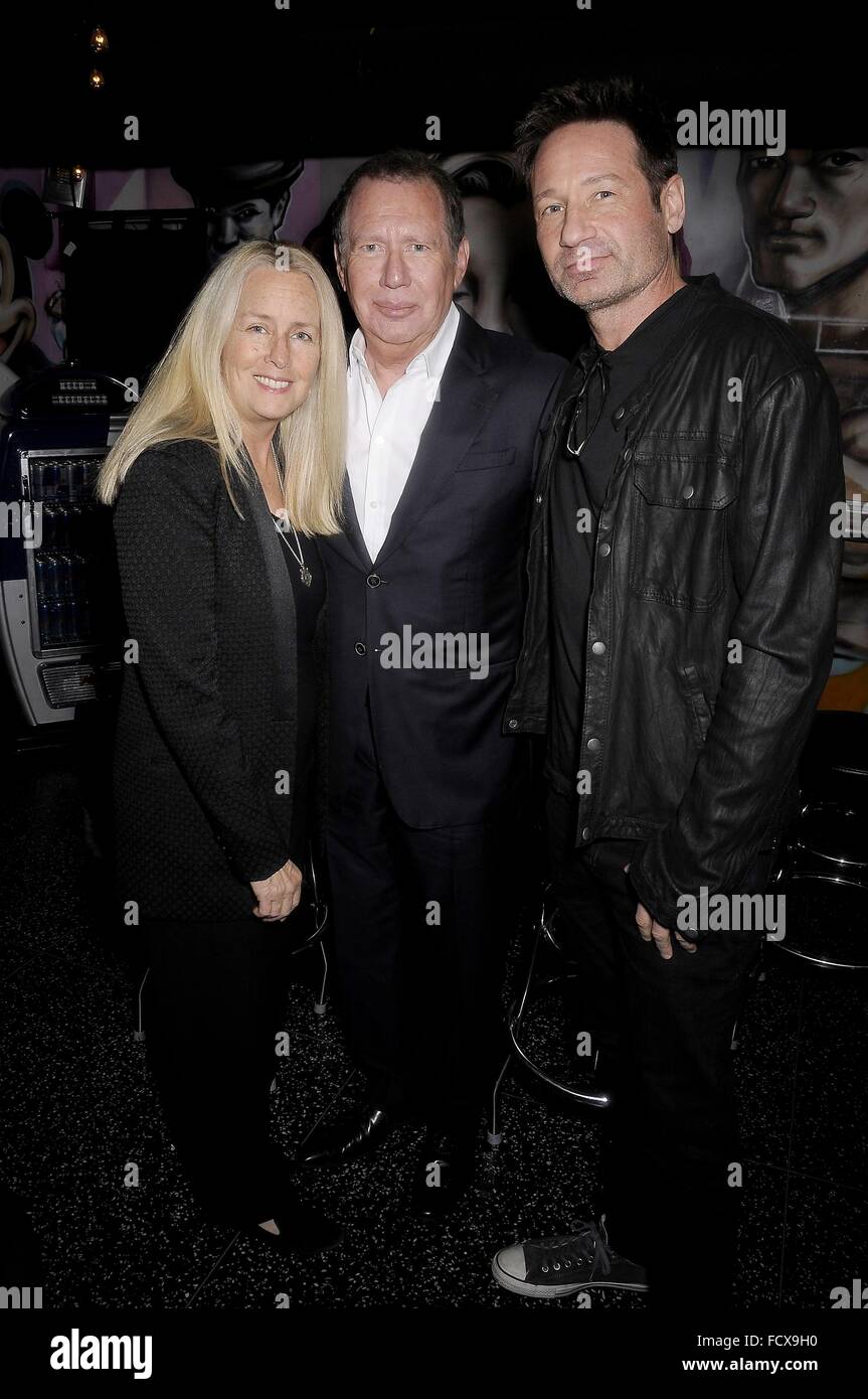 Los Angeles, CA, USA. 25th Jan, 2016. Beth Marlis, Garry Shandling, David Duchovny at the induction ceremony for Star on the Hollywood Walk of Fame for David Duchovny, Hollywood Boulevard, Los Angeles, CA January 25, 2016. Credit:  Michael Germana/Everett Collection/Alamy Live News Stock Photo
