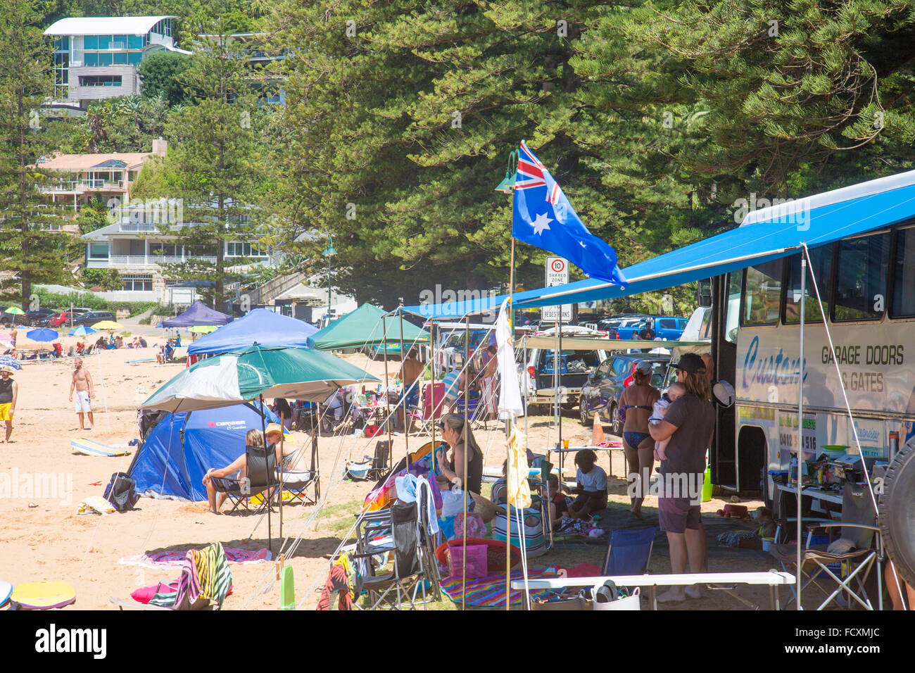 Sydney, Australia. 26th January, 2016. Many Sydney residents headed to the coast to celebrate the 2016 National Australia Day on 26th January,  here at Palm Beach on Sydney's northern beaches families had fun and enjoyed lunch on a summers day, Credit:  model10/Alamy Live News Stock Photo