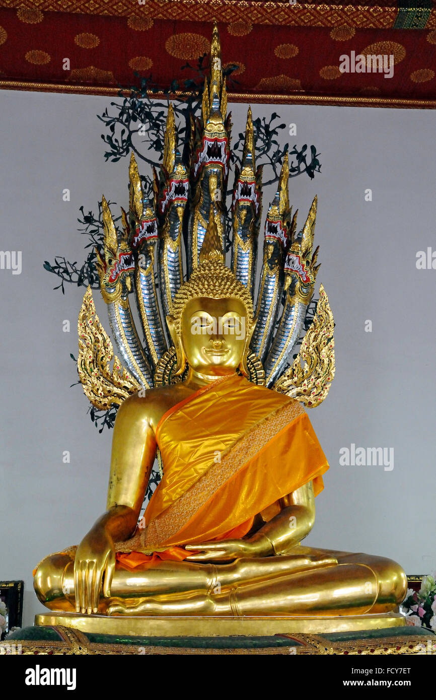 golden Buddha statues. Wat Pho temple, Bangkok, Thailand Stock Photo