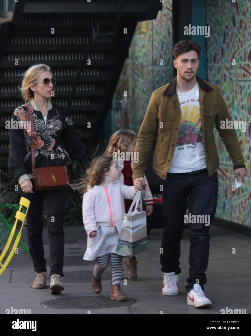 Aaron And Sam Taylor Johnson Take Their Daughter S Romy Hero And Wylda Rae Christmas Shopping At The Grove Featuring Aaron Taylor Johnson Sam Taylor Johnson Wylda Rae Johnson Romy Hero Johnson Where Los Angeles California