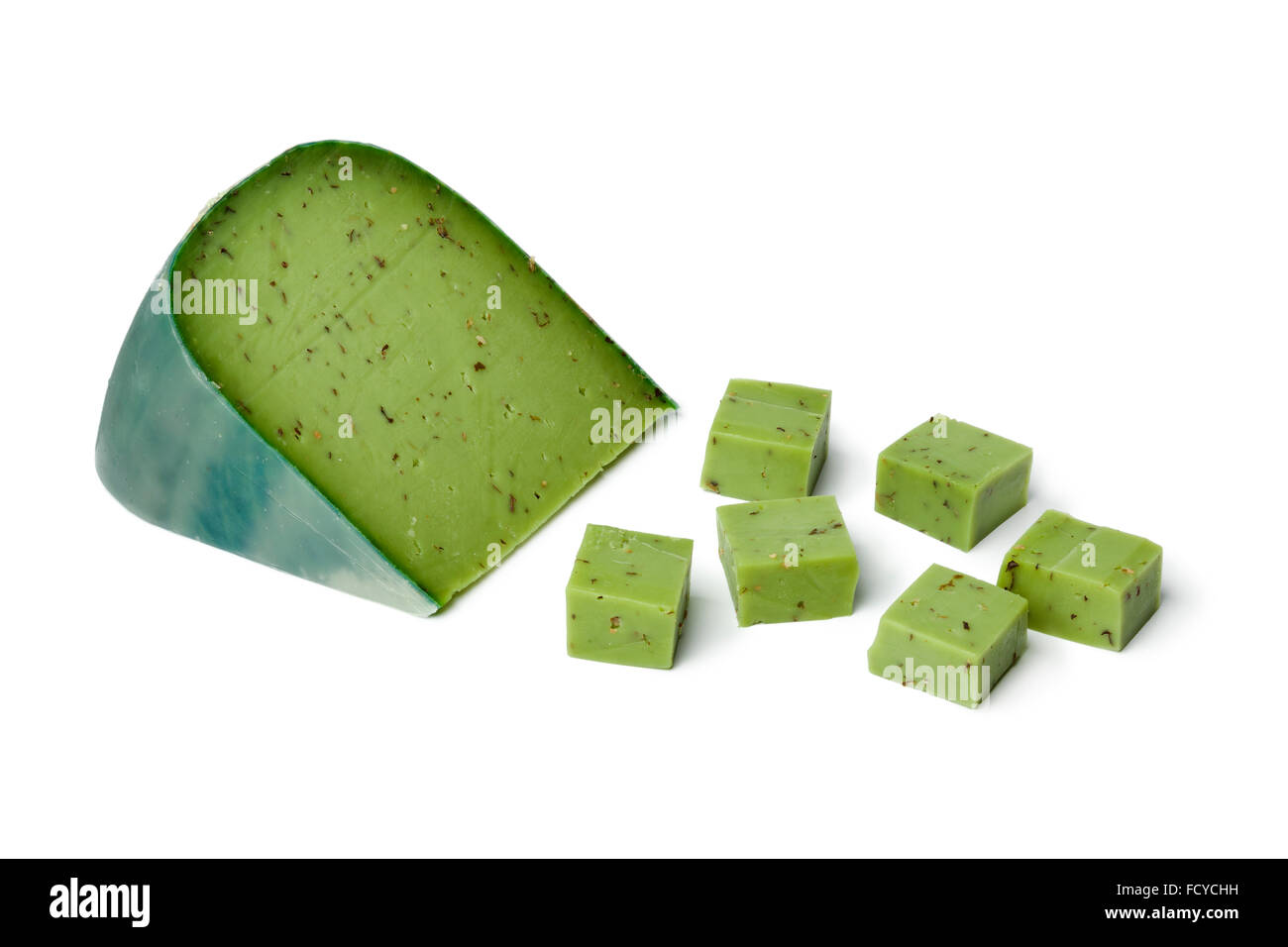 сыр твердый новогрудские дары pesto red 45%. фудлэнд сыры. Pesto red сыр. сыр базирон с пажитником. сыр песто зеленый.