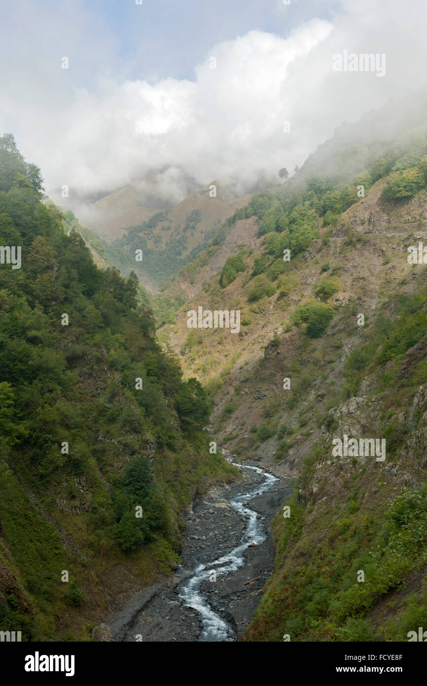 Georgien, Kachetien, Tal des Flusses Stori an der Strasse zur Bergregion Tuschetien Stock Photo