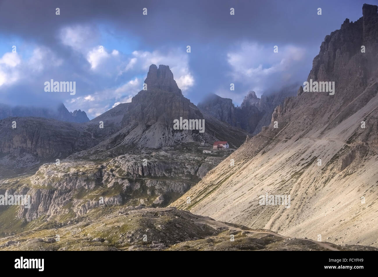 Dreizinnenhütte in den Dolomiten - Tre Cime di Lavaredo Alpine club hut ...