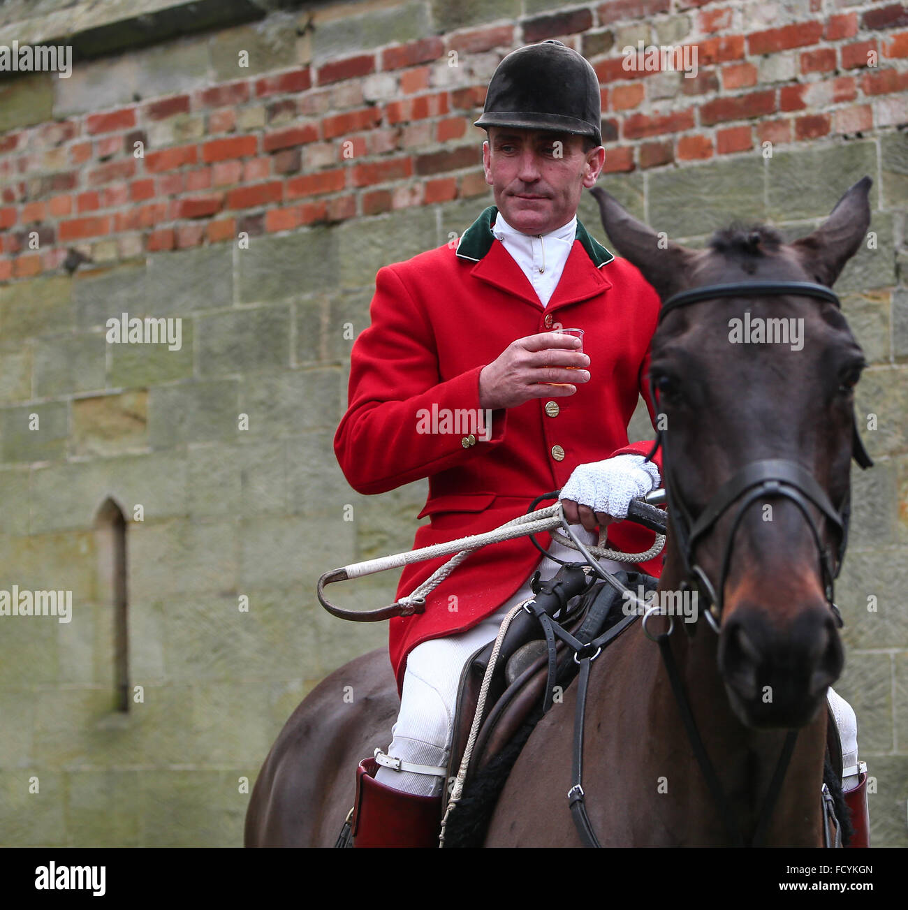 The Old Surrey Burstow and West Kent Hunt gather at Chiddingstone