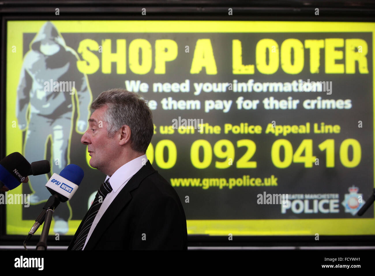 Tony Lloyd pictured taking to the press in Manchester after riots and looting Stock Photo