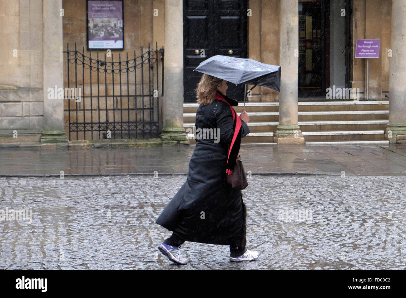 Bath,UK. 26th January, 2016. UK Weather Pedestrians in Bath are