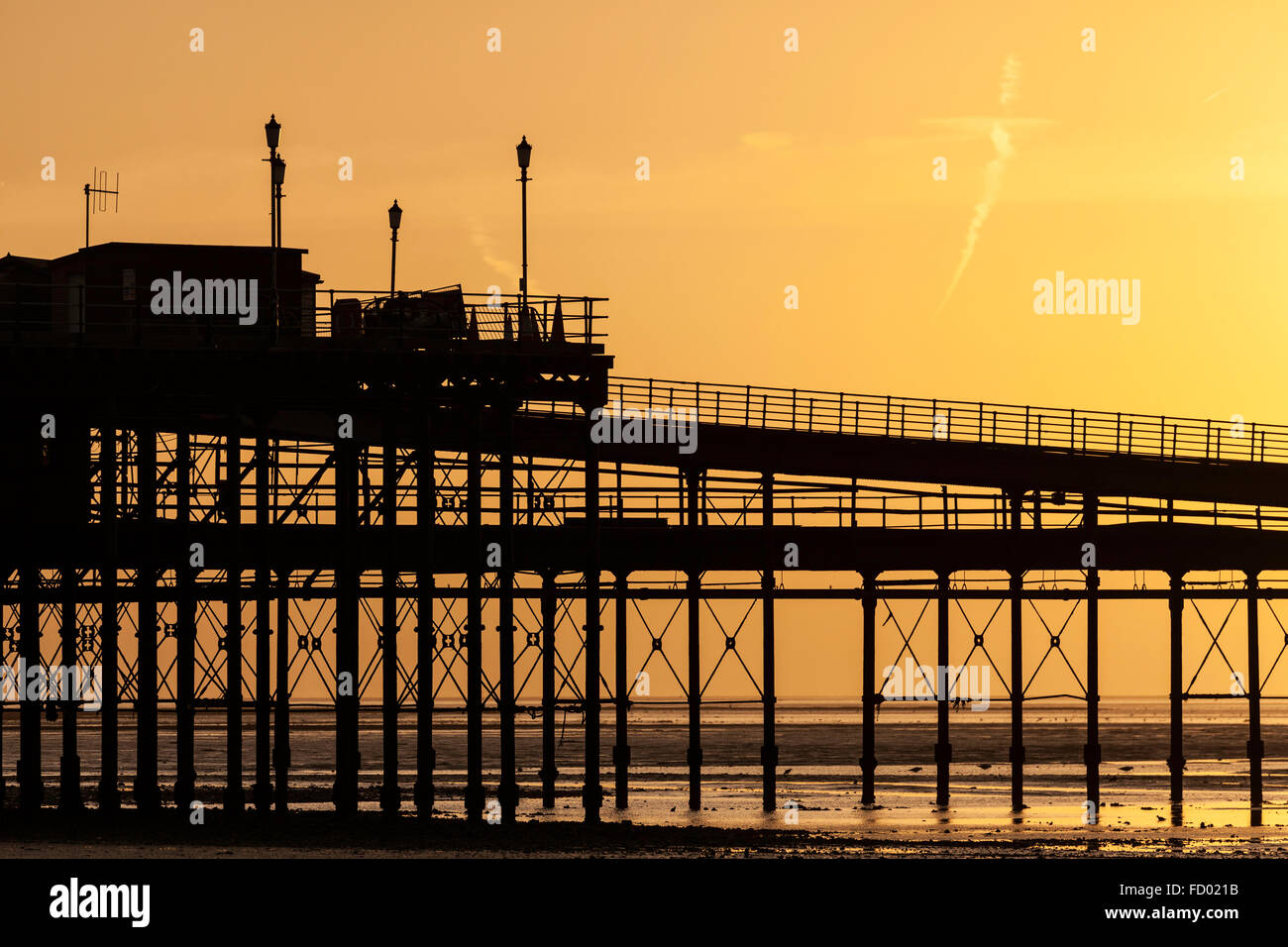 Southend Pier Silhouetted Against Dawn Sky Stock Photo - Alamy