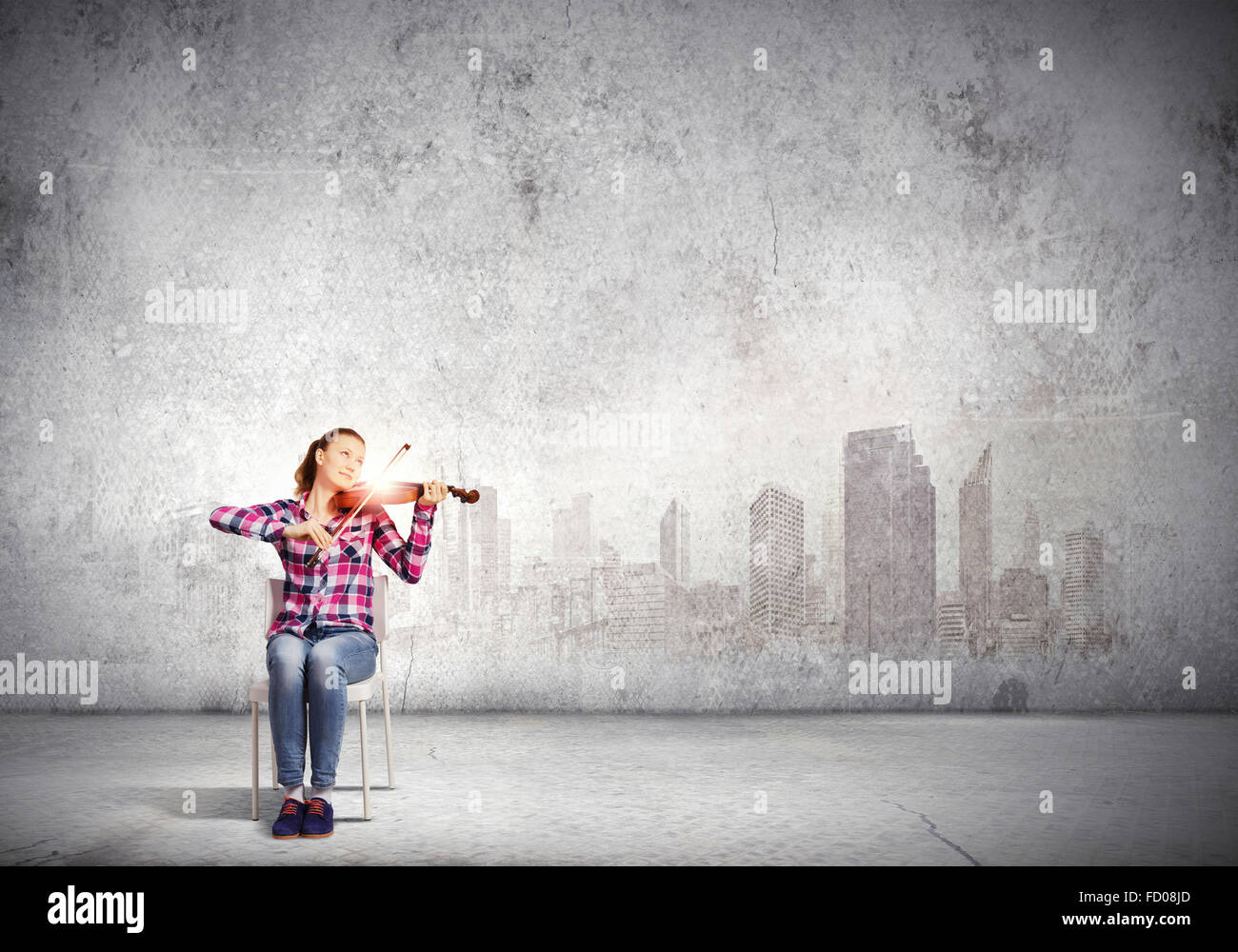 Young pretty woman in casual playing on violin Stock Photo - Alamy