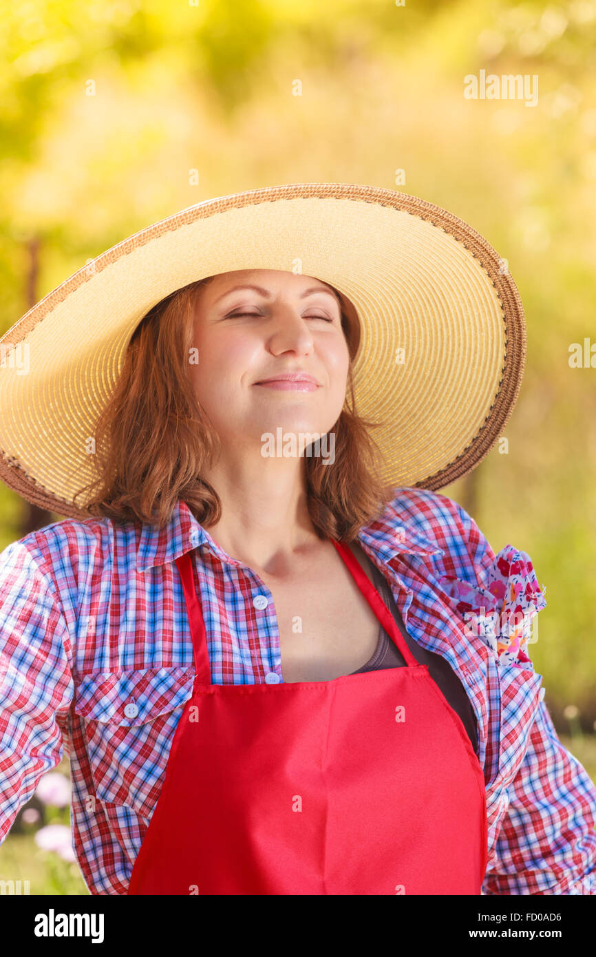 woman-wearing-big-sun-hat-hi-res-stock-photography-and-images-alamy