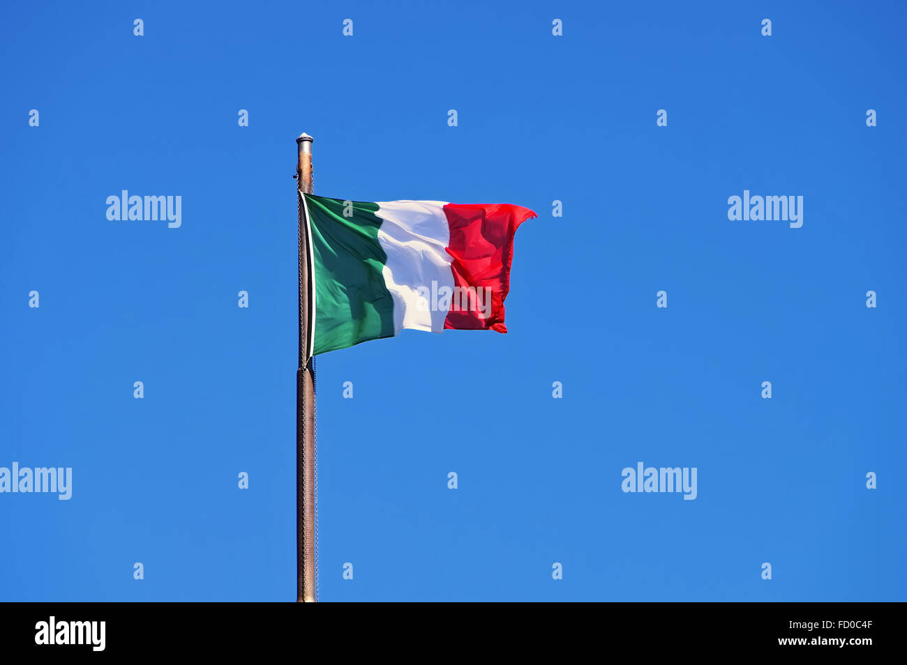 Italien Flagge und blauer Himmel- italian flag and blue sky Stock Photo