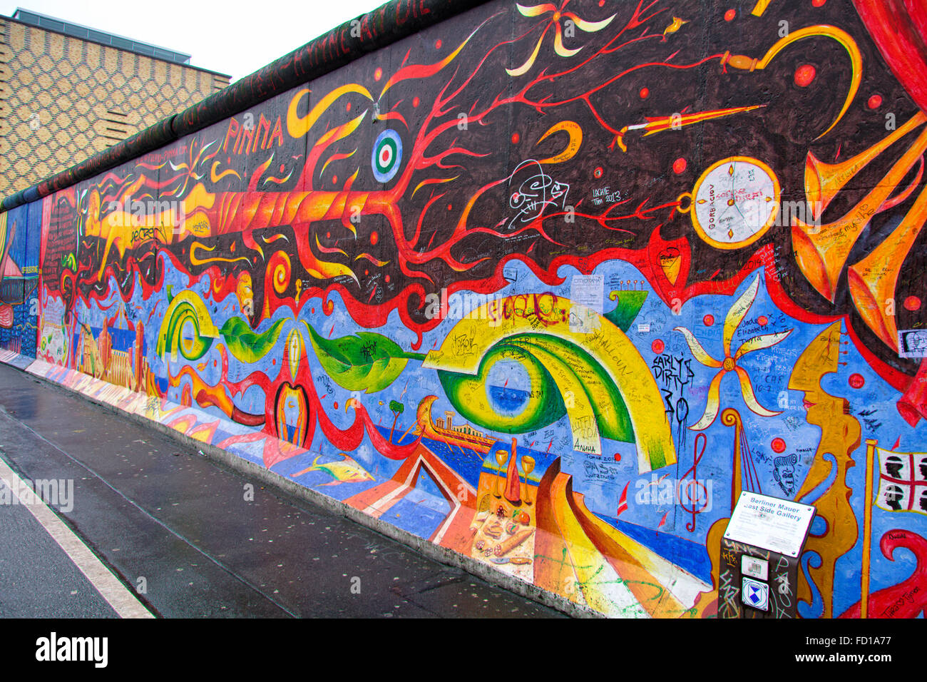Artwork on the Berlin Wall Stock Photo Alamy