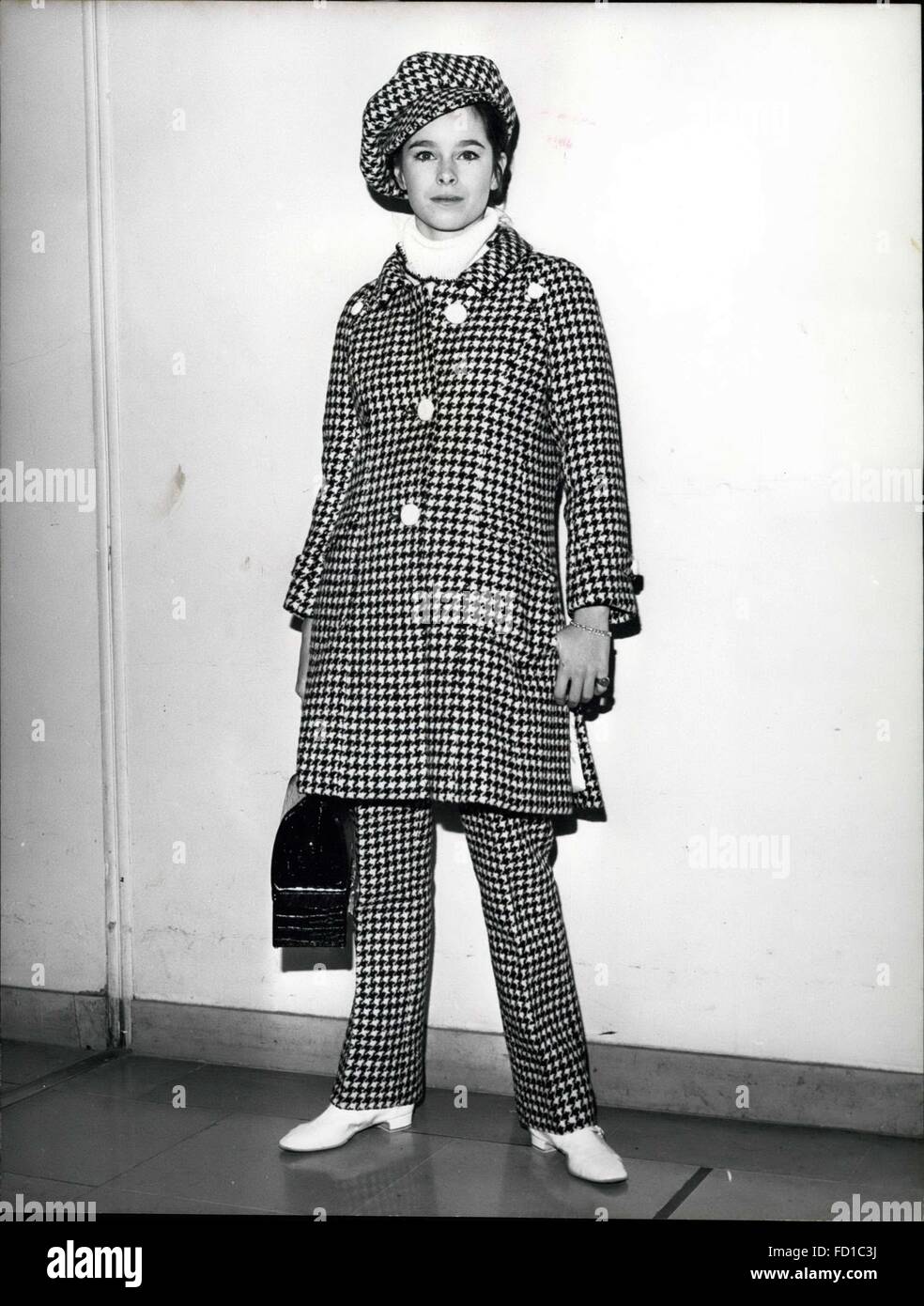 1969 - Off to New York: Geraldine Chaplin, Charlie Chaplin's actress daughter, left for New York this morning. She will attend the World Premier of the film ''Doctor Zhivago'', based on the famous Pastenak's novel in which she plays the role of Zhivago's wife. Photo shows Geraldine Chaplin wearing a checkered travel outfit and a kid cap pictured at Orly Airport prior to boarding the plane. (Credit Image: © Keystone Press Agency/Keystone USA via ZUMAPRESS.com) Stock Photo