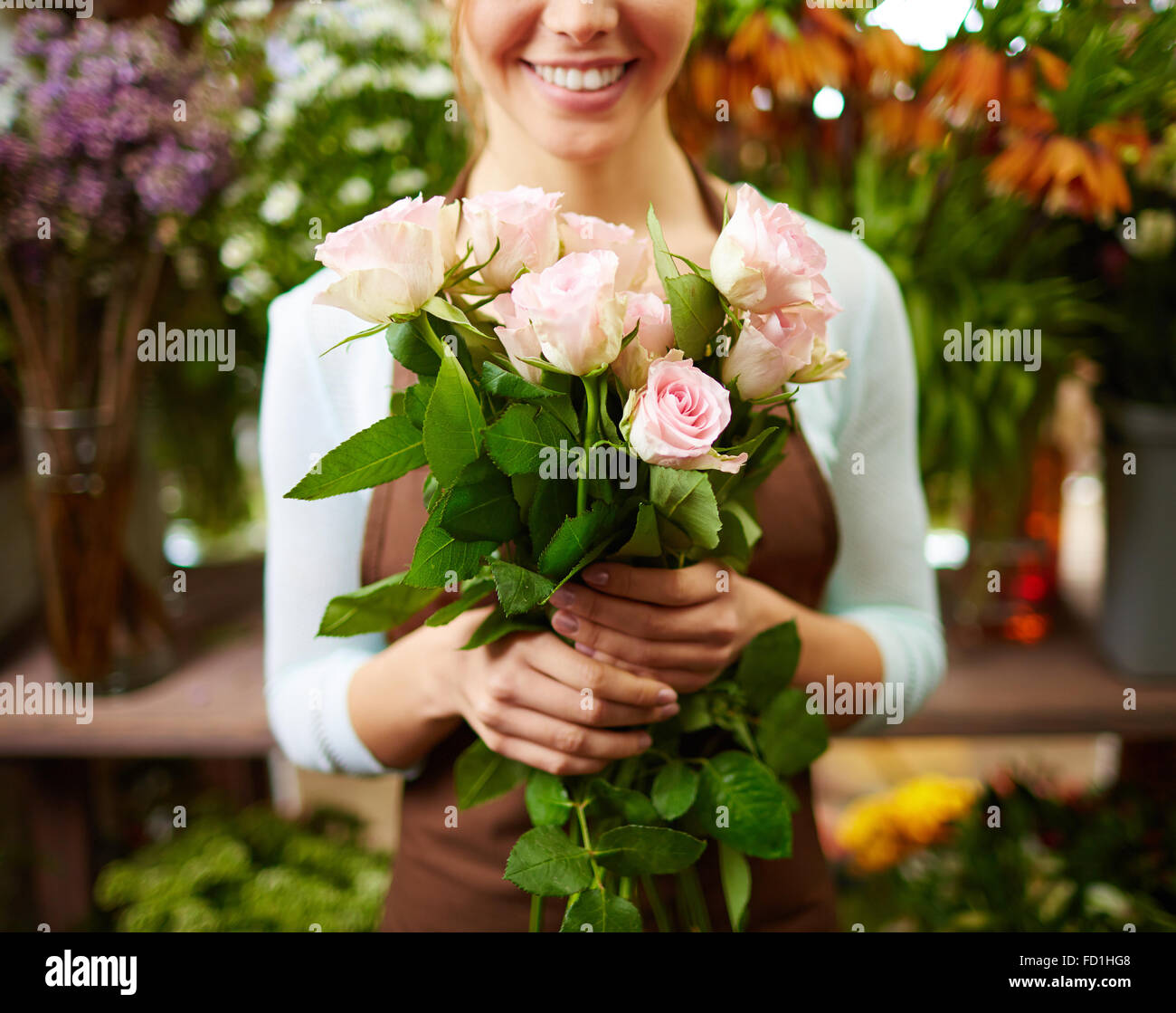 Young woman holding bouquet of beautiful beige roses Stock Photo - Alamy