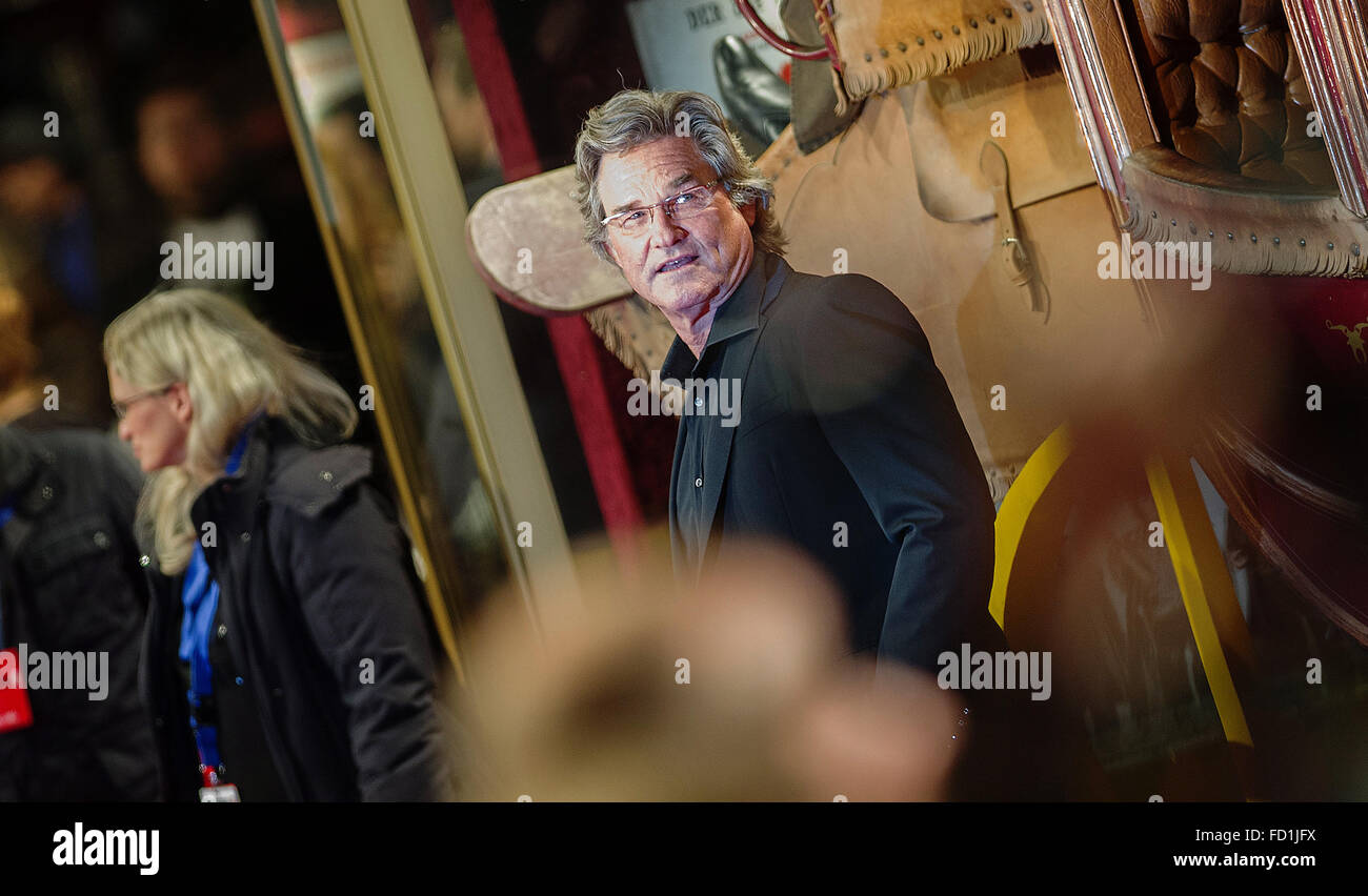 Berlin, Germany. 26th Jan, 2016. US actor Kurt Russell arrives for the German premiere of the film 'The Hateful 8' at the Zoo Palast cinema in Berlin, Germany, 26 January 2016. Photo: Paul Zinken/dpa/Alamy Live News Stock Photo