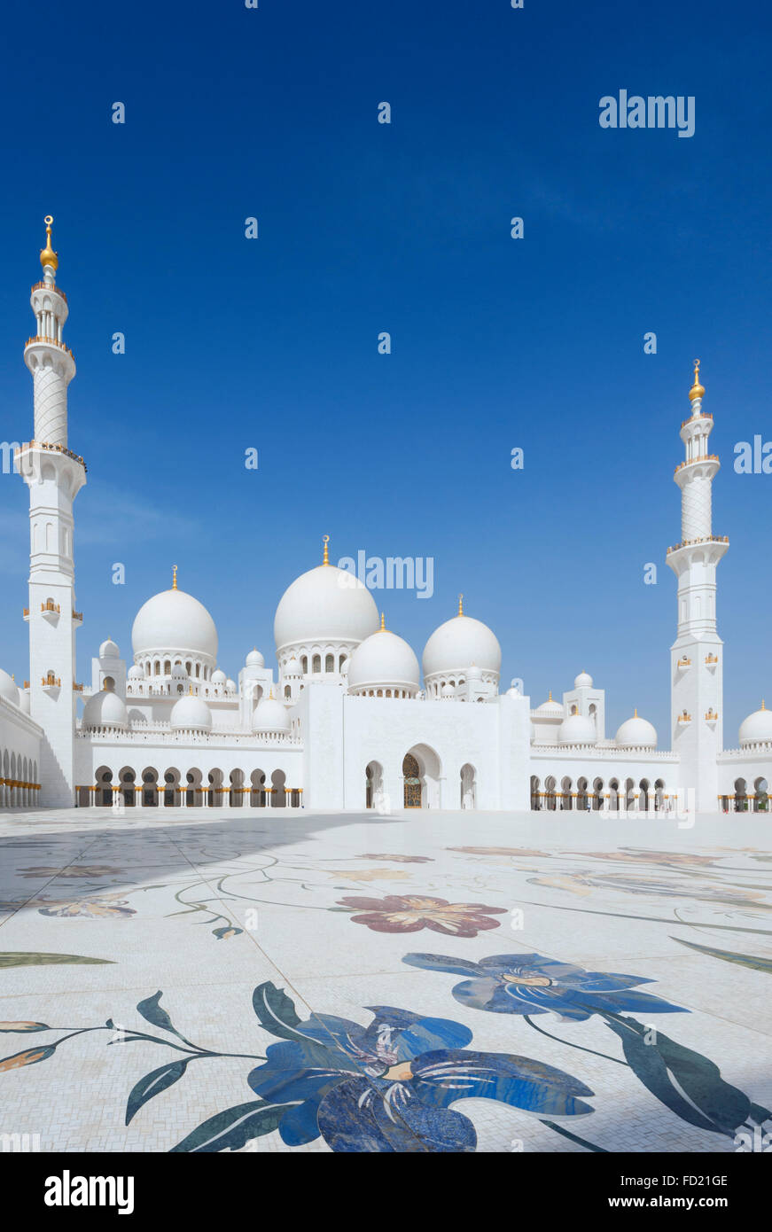 View ornate courtyard sheikh zayed hi-res stock photography and images