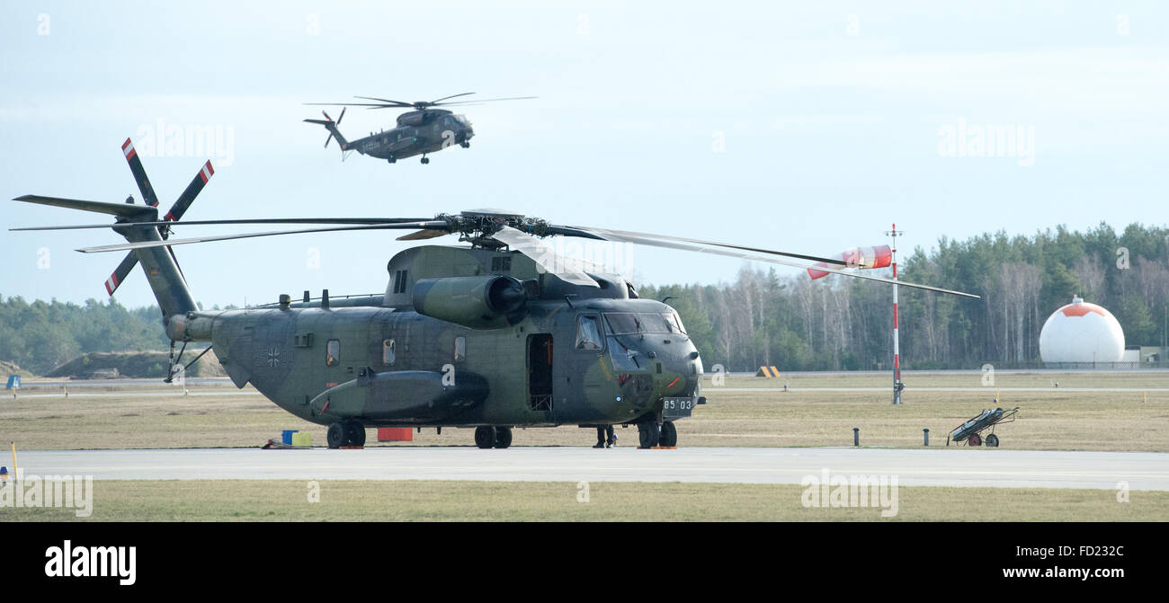 Schoenewalde-Holzdorf, Germany. 27th Jan, 2016. A CH-53GA (Sikorsky ...
