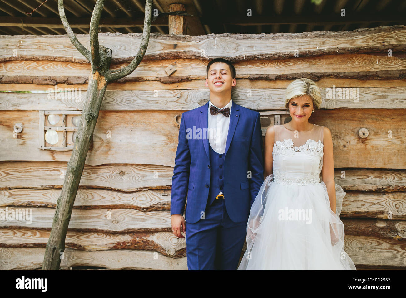 Wedding couple stands hi-res stock photography and images - Alamy
