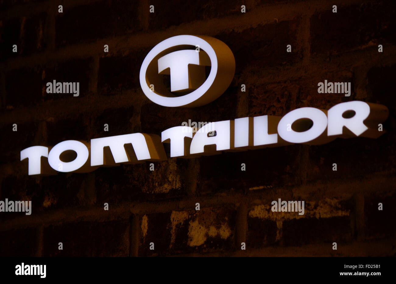Tailor brand logo hi-res stock photography and images - Alamy
