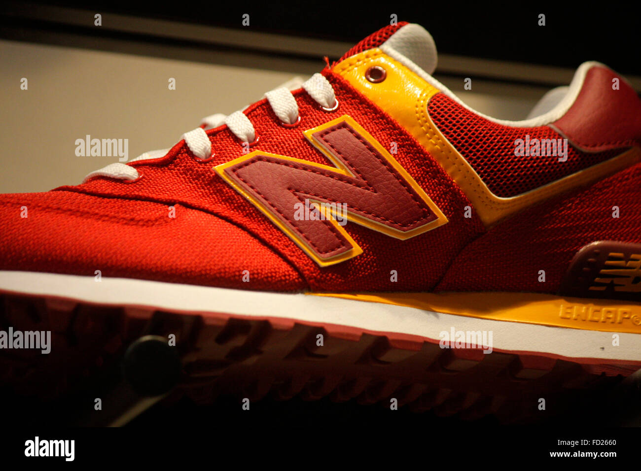 New Balance Logo High Resolution Stock Photography and Images - Alamy