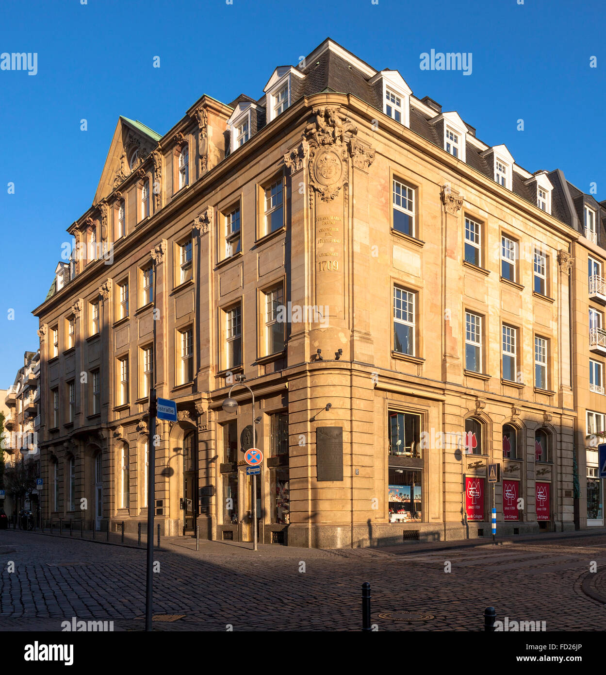 18th century town house hi-res stock photography and images - Alamy