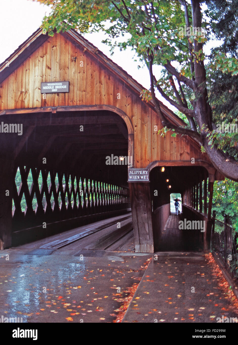 Woodstock middle bridge covered bridges hi-res stock photography and