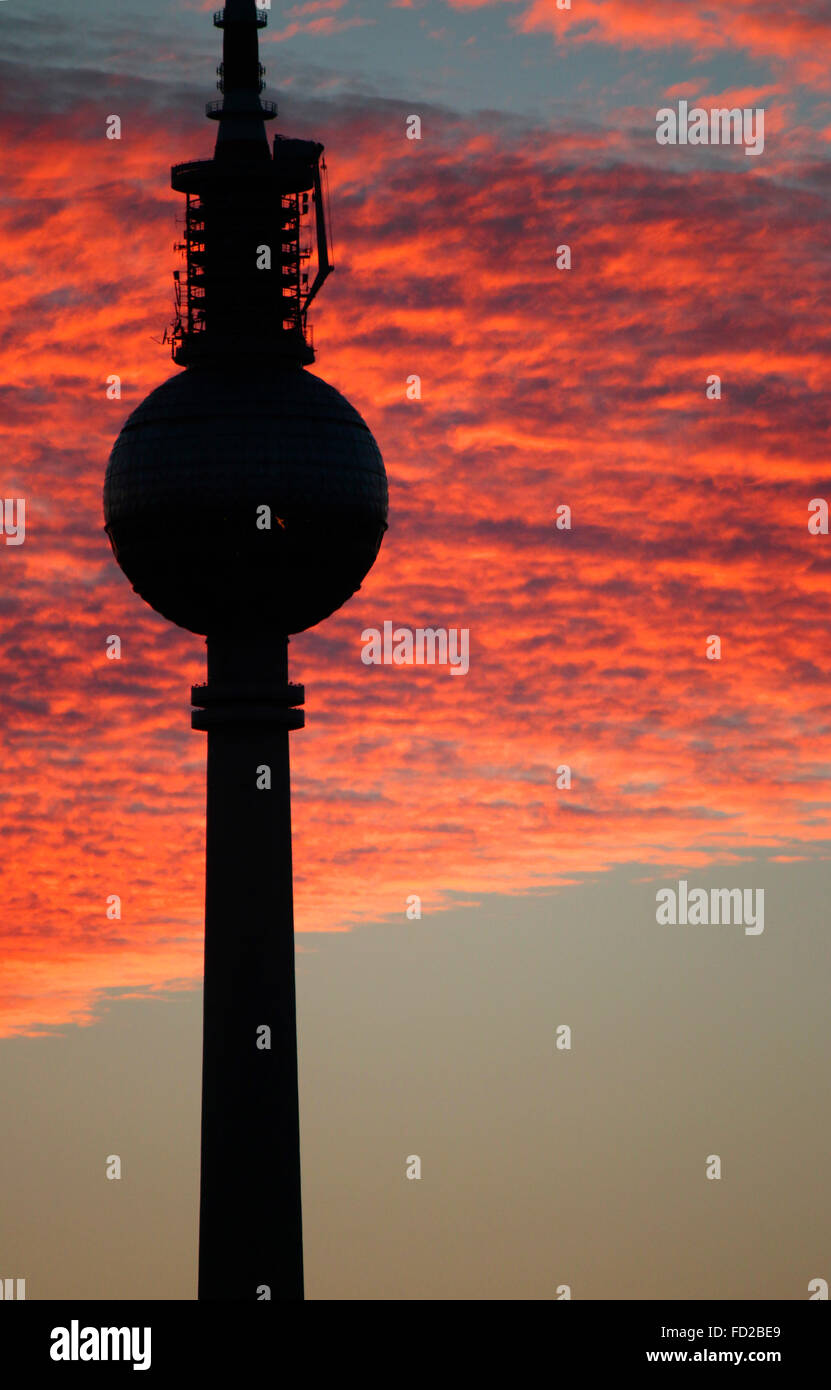 dramatischer Abendhimmel, Fernsehturm, Berlin-Mitte. Stock Photo