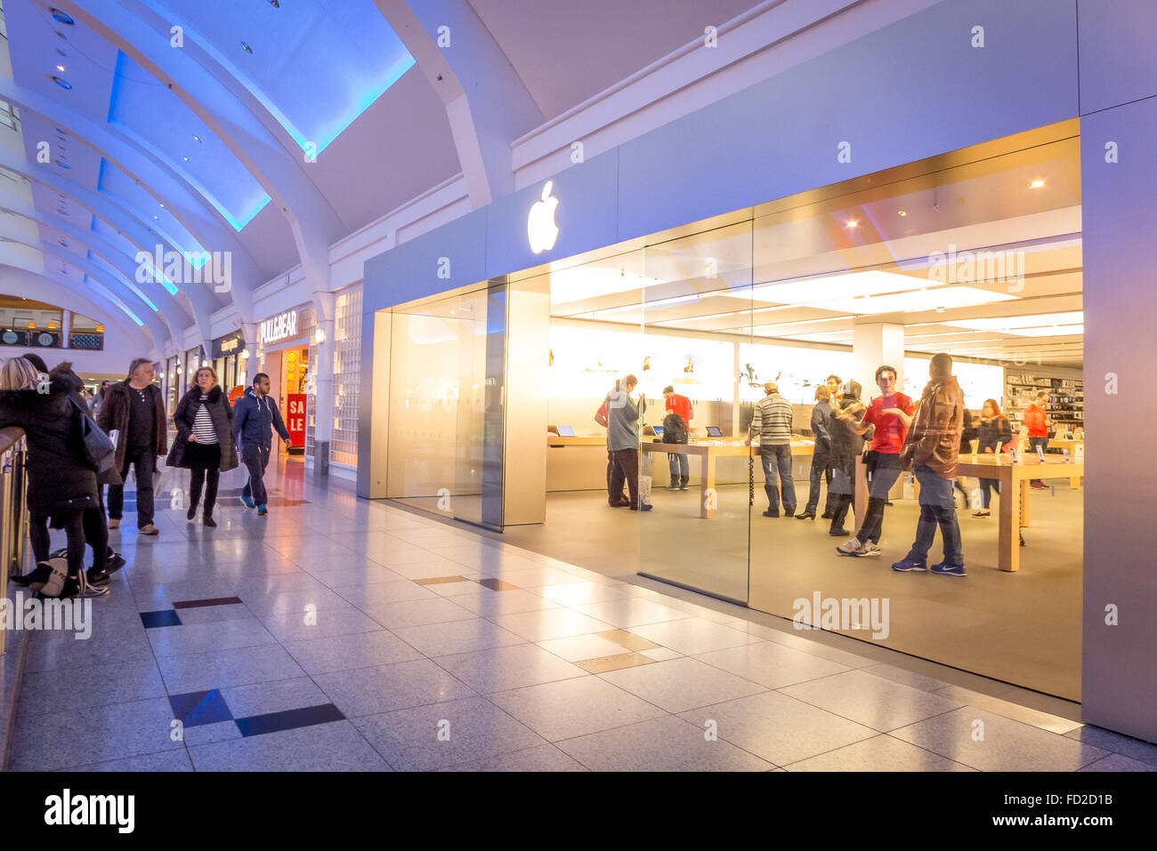 The Apple Store in Churchill Square shopping mall, Brighton Stock Photo