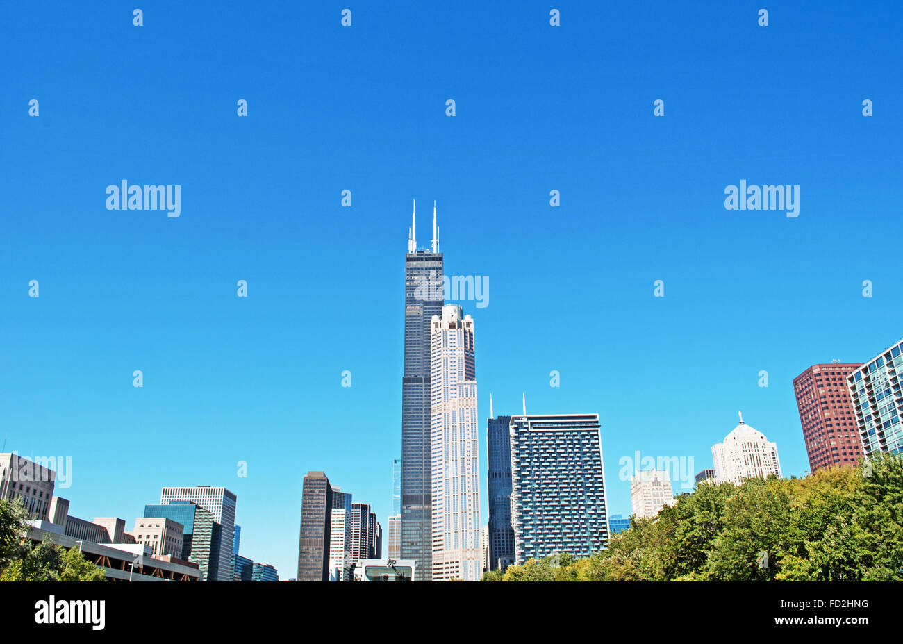 Chicago, Illinois: canal cruise on the Chicago River, skyline with view of the the Willis Tower (former Sears Tower), an iconic 110-story skyscraper Stock Photo