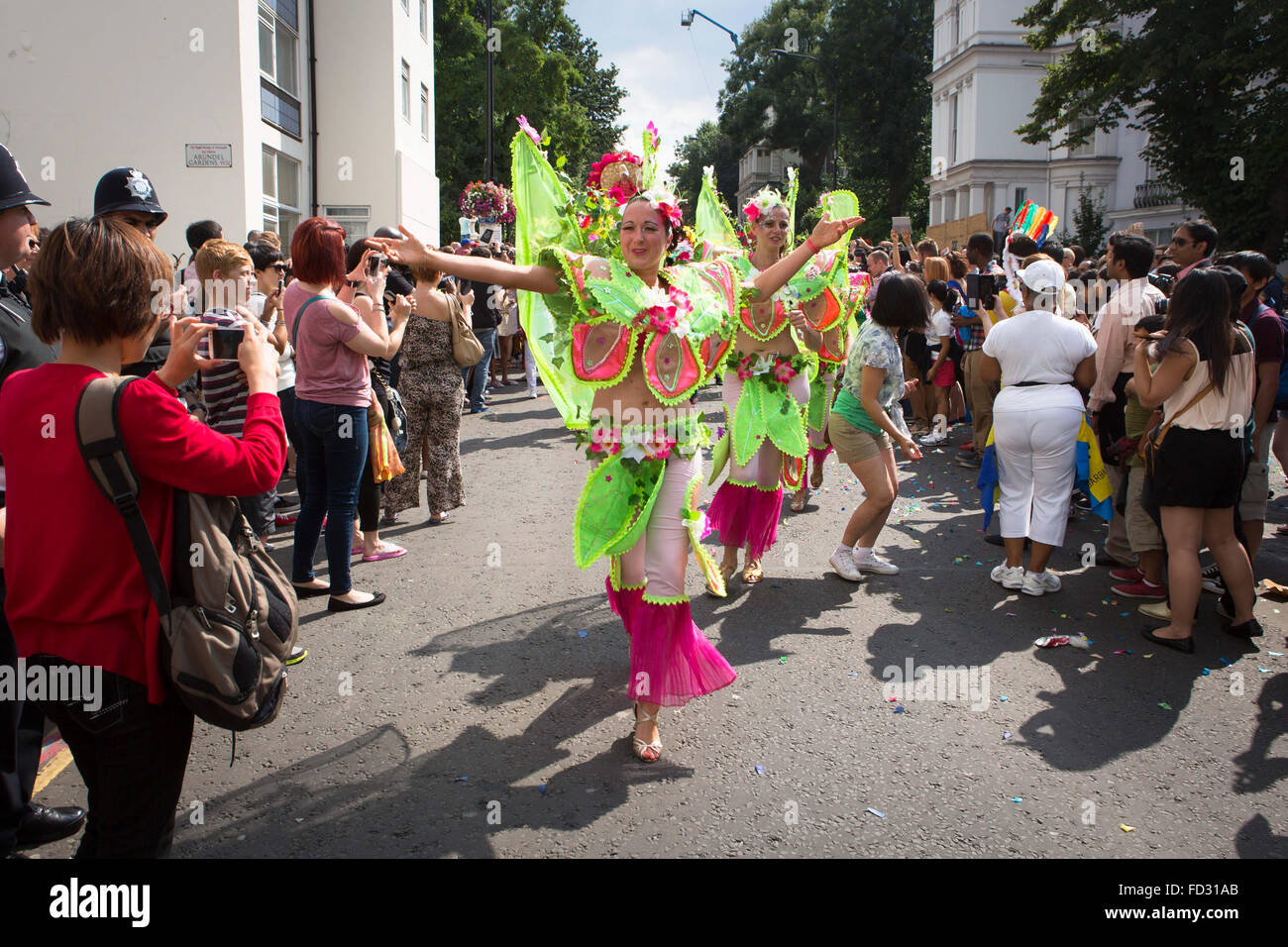 Crowds notting hill carnival hi-res stock photography and images - Alamy