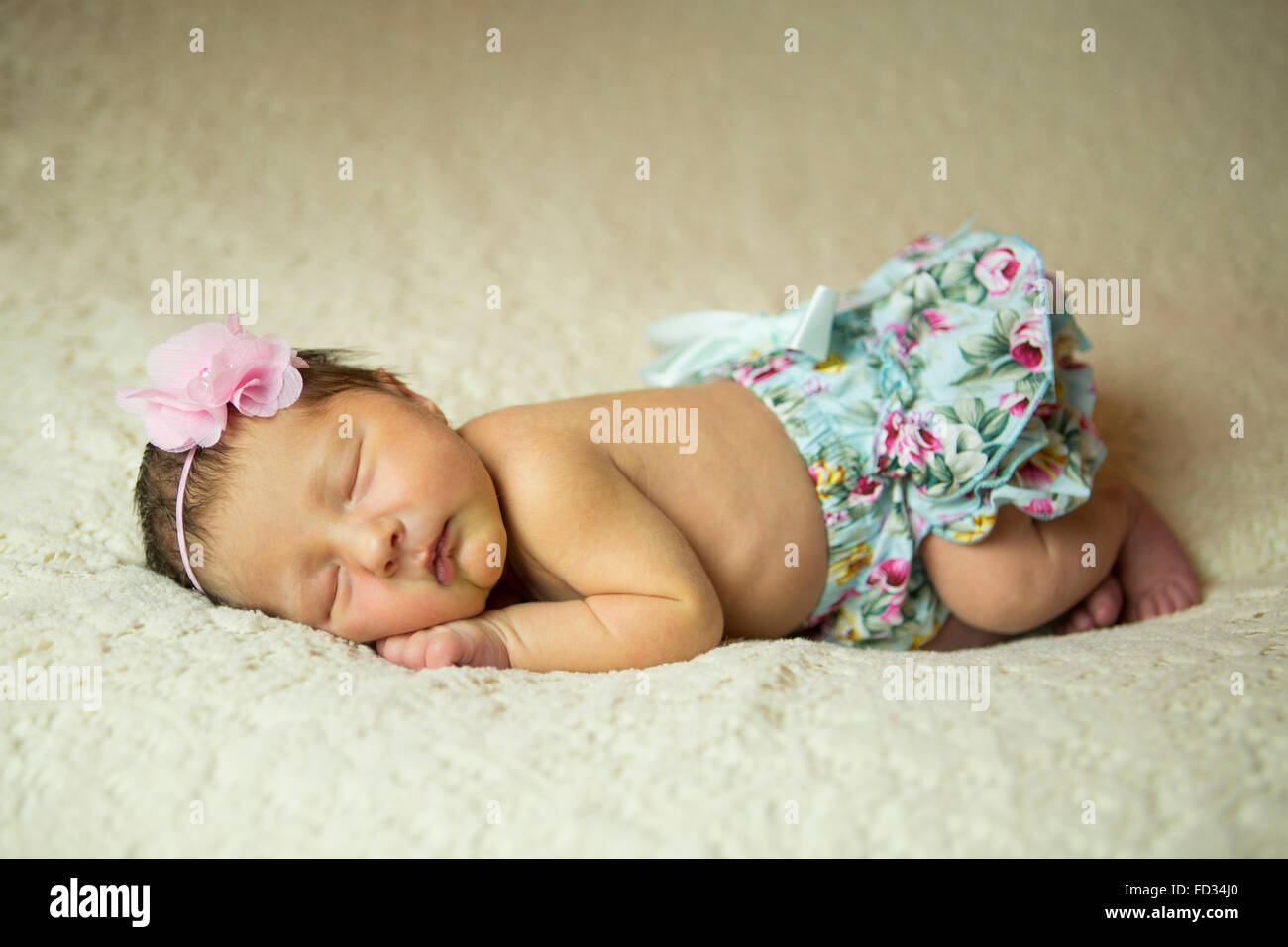 Girl baby on blanket hi-res stock photography and images - Alamy