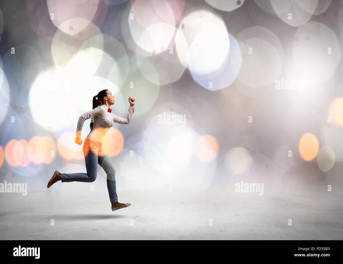 Young woman in casual running in a hurry Stock Photo - Alamy