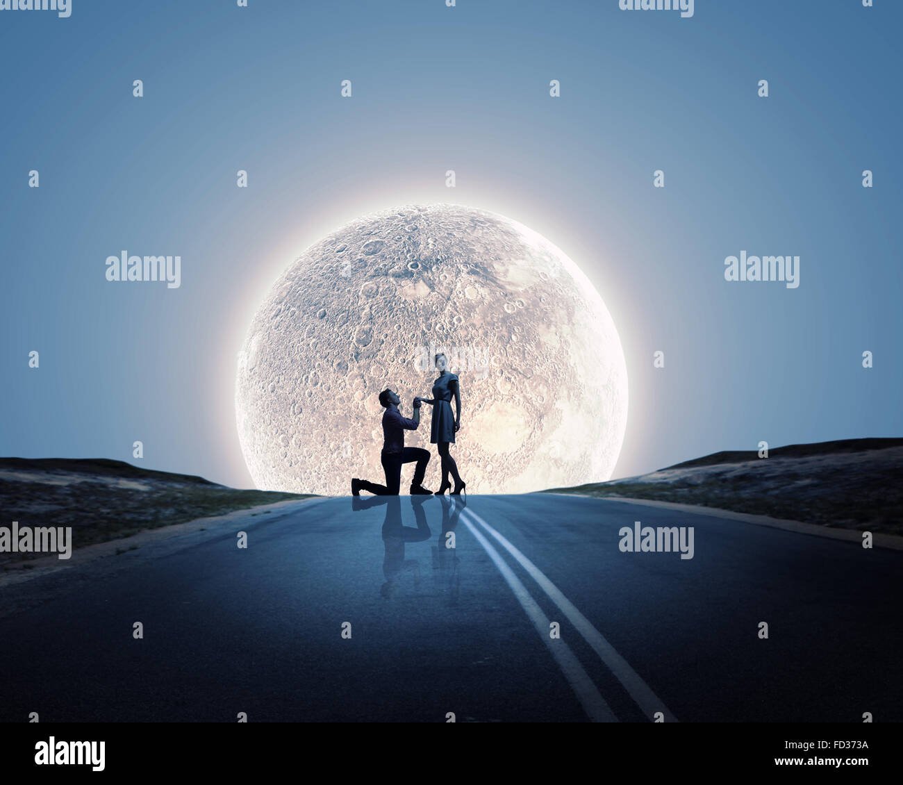 Silhouettes of romantic couple under the moon light Stock Photo - Alamy