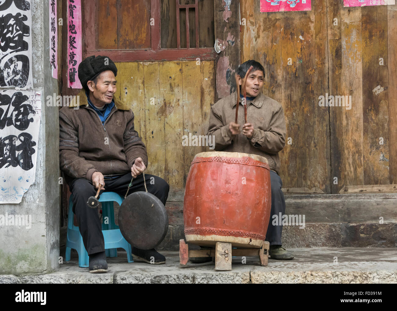 Old Han musicians playing for the Ground Opera, Liuguan Old Han Village, Guizhou Province, China Stock Photo