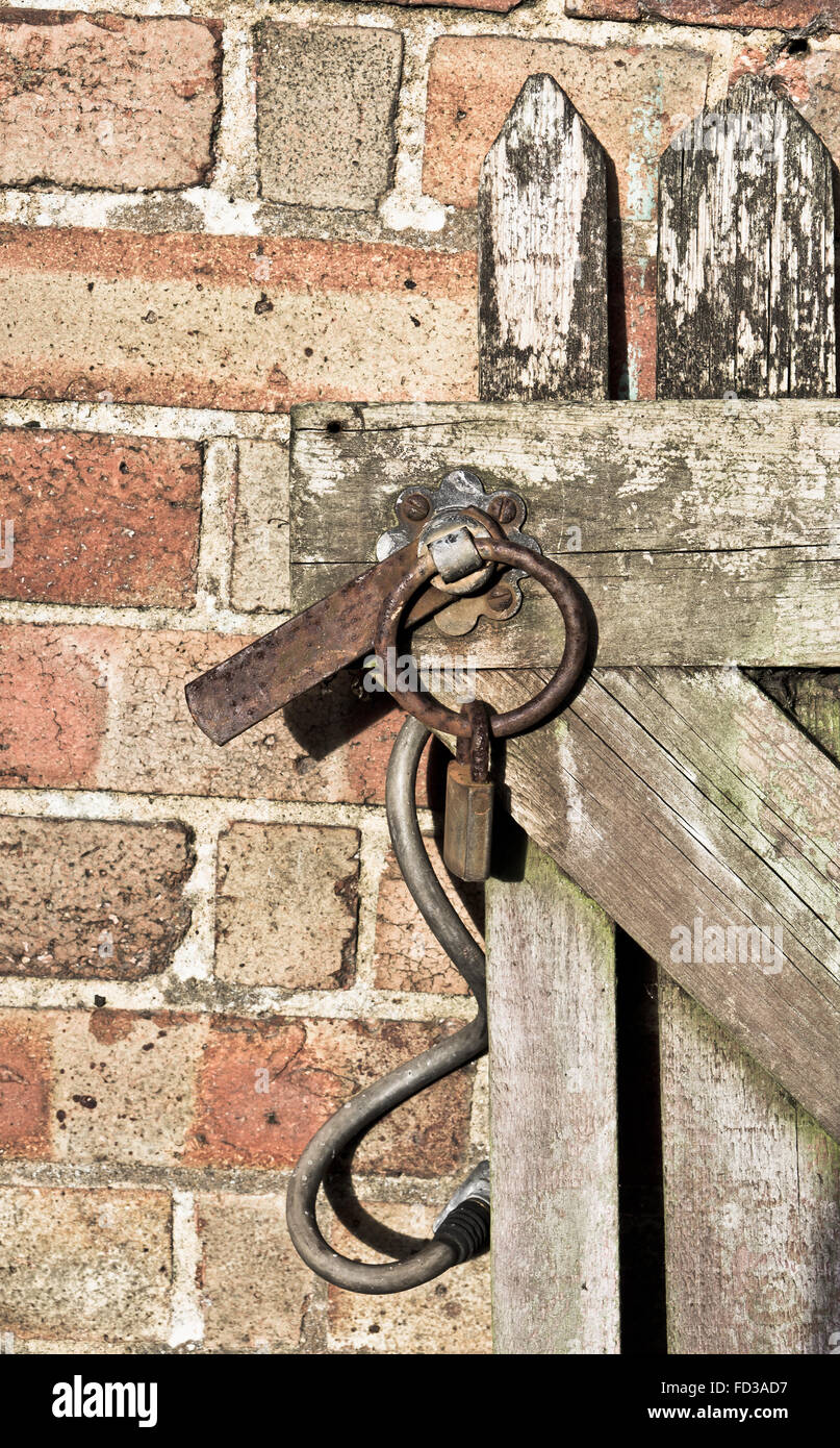 Lock garden gate latch hires stock photography and images Alamy