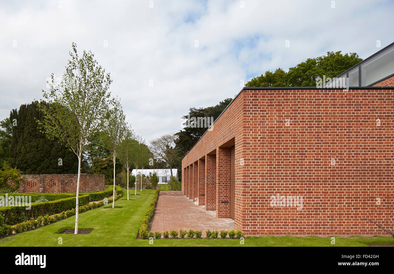 Brickwork with garden. Britten-Pears Archive, Aldeburgh, United Kingdom. Architect: Stanton Williams, 2013. Stock Photo