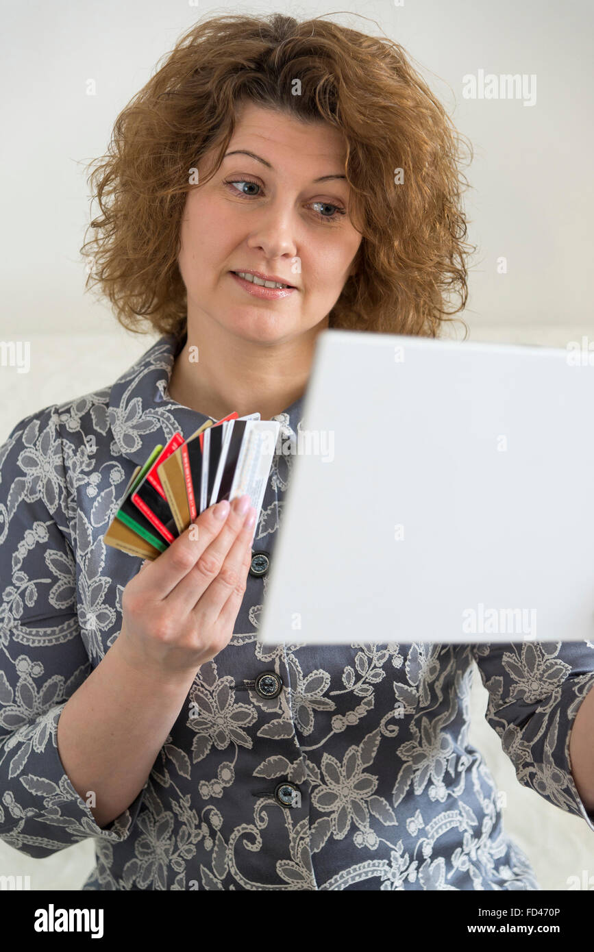 Woman computer credit card hi-res stock photography and images - Alamy