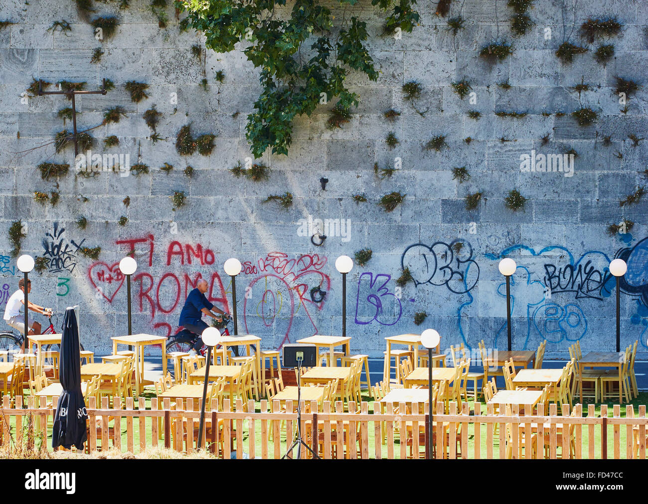 Alfresco restaurant terrace hi-res stock photography and images - Alamy
