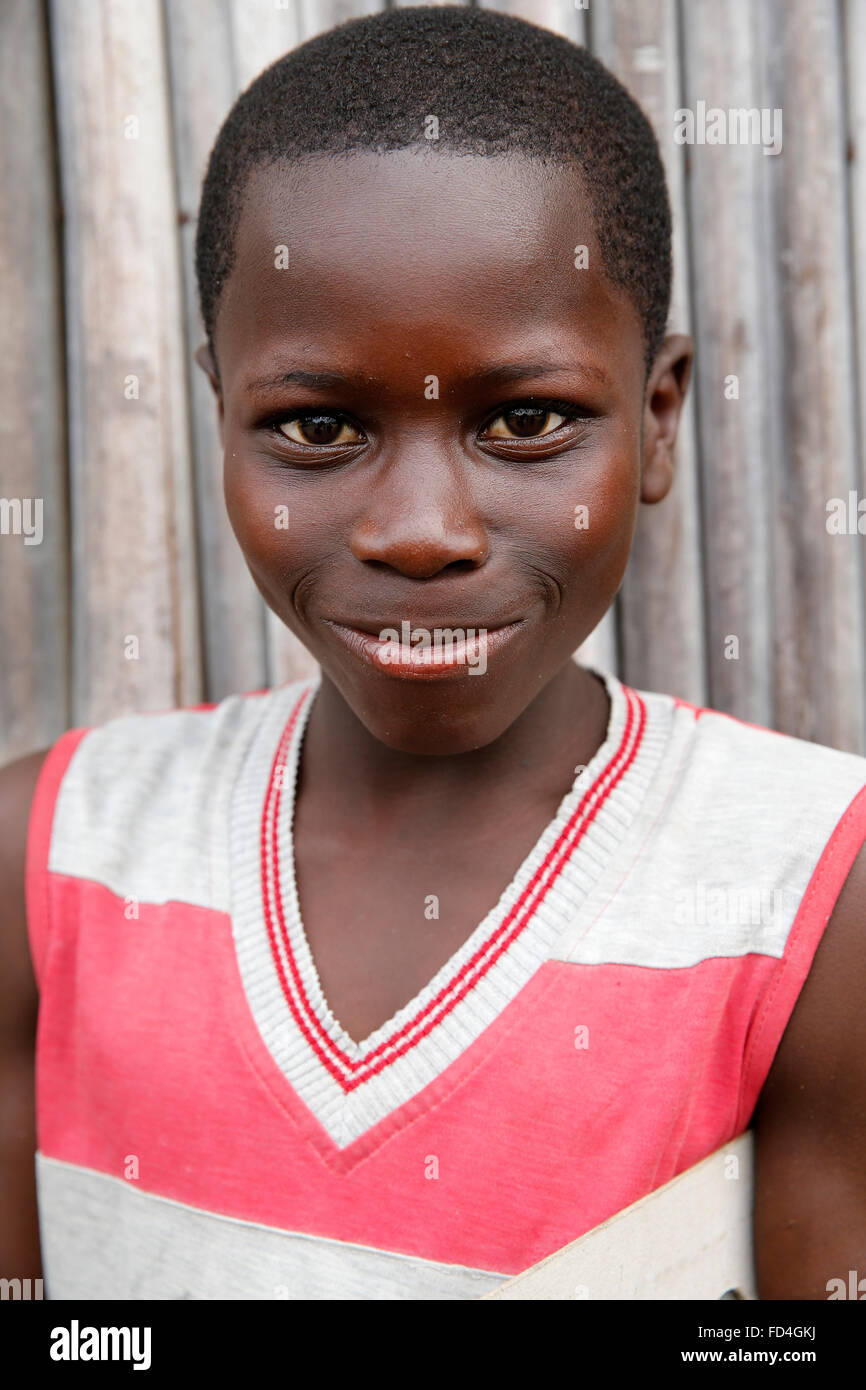 Africa boy child smiling hi-res stock photography and images - Alamy
